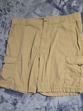 Lee Men's Cargo Shorts in Khaki Size 42